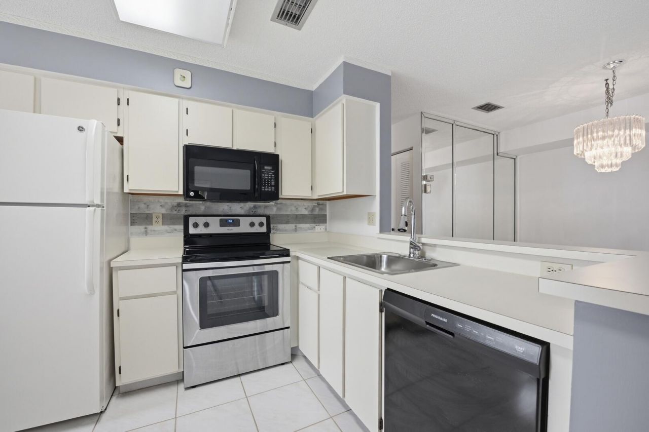 14898 Wedgefield Drive, Unit 208, Delray Beach, FL 33446 Photo