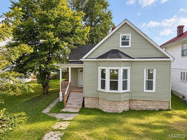 519 N Section Street , Hannibal, MO 63401