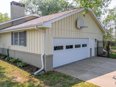 6101 Frontier Road, Lincoln, NE 68516