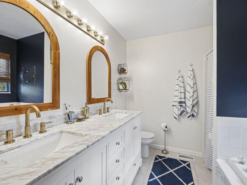 8389 Lucerne Drive, Reynoldsburg, OH 43068 Photo 16