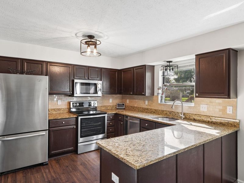 8389 Lucerne Drive, Reynoldsburg, OH 43068 Photo 5