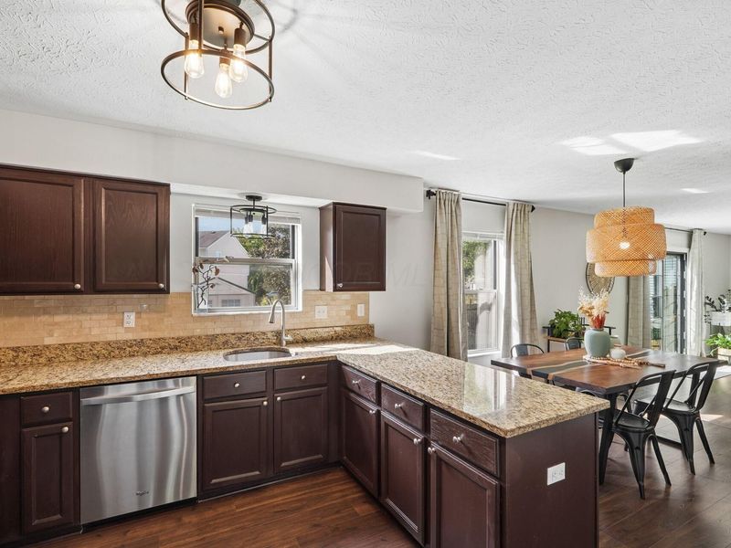 8389 Lucerne Drive, Reynoldsburg, OH 43068 Photo 6