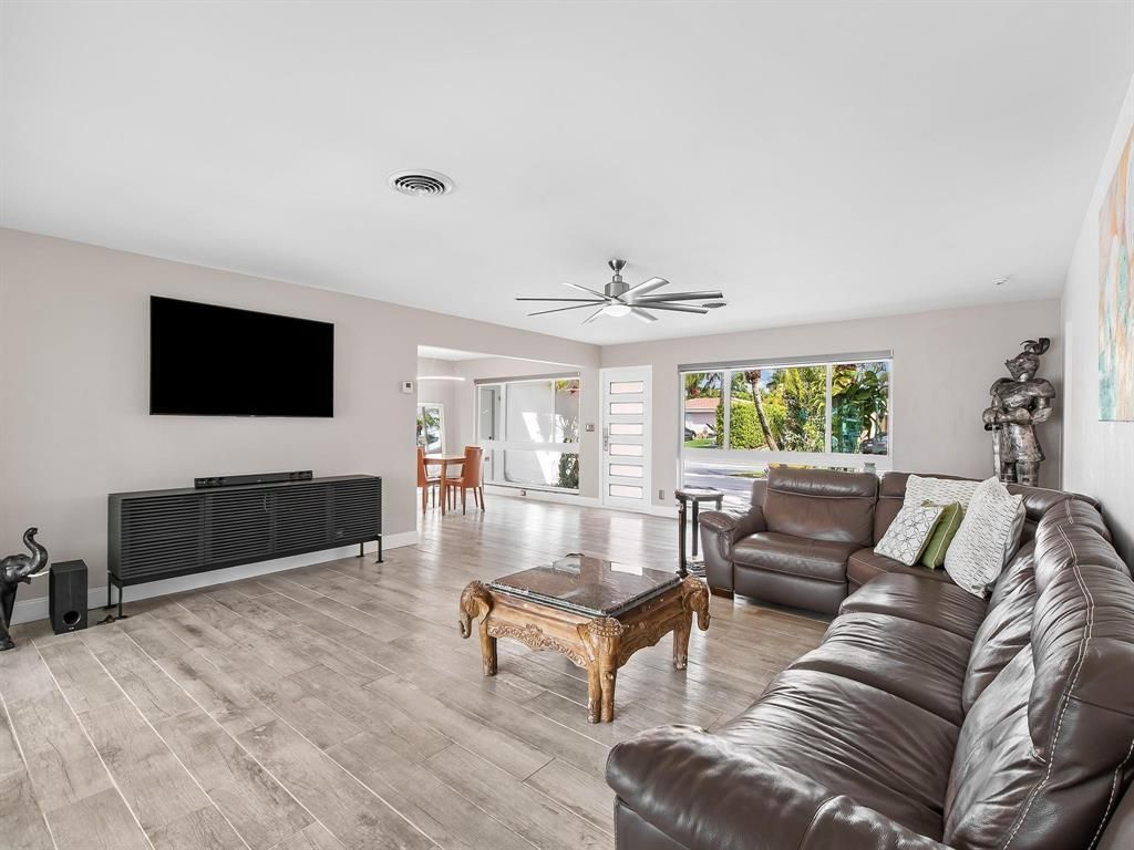 300 SE 10th Street, Pompano Beach, FL 33060 Photo