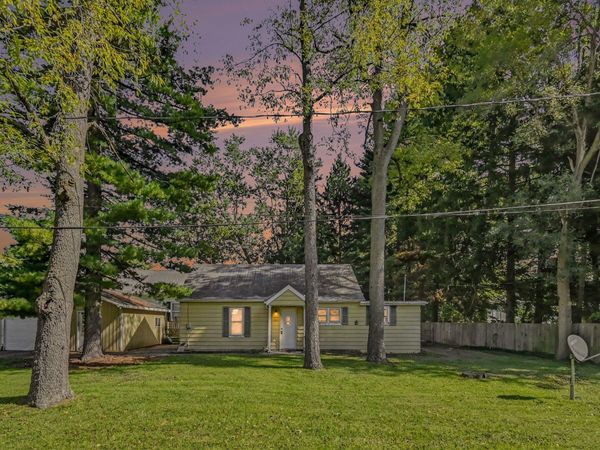 2074 Delhi Street NE, Holt, MI 48842