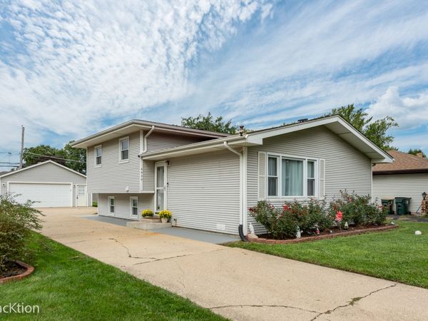 4030 N Adams Street , Westmont, IL 60559