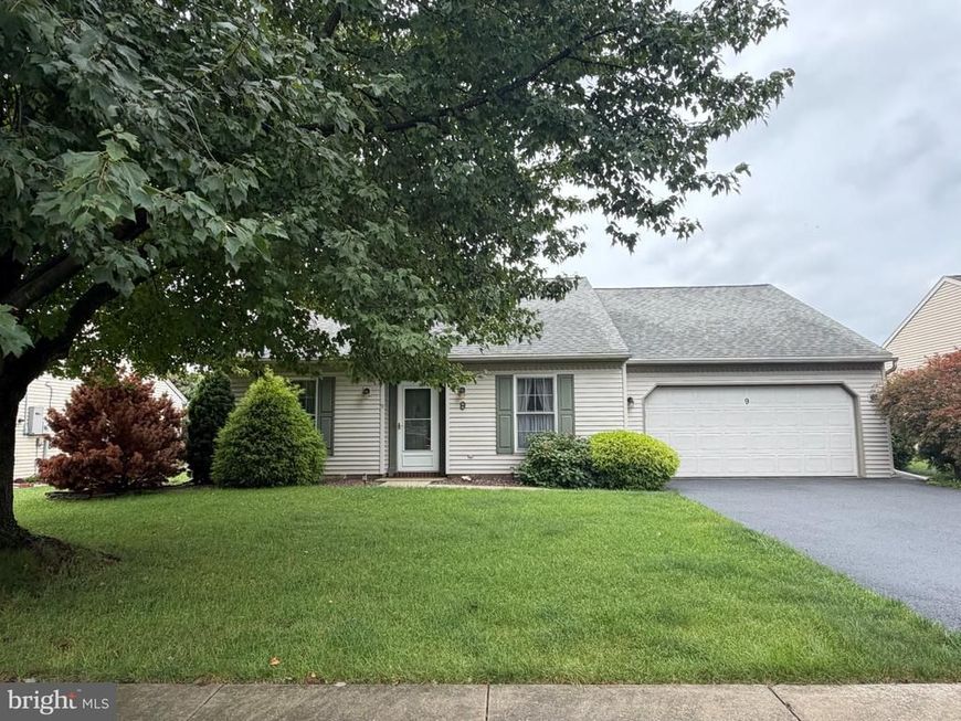 9 Lakeview Drive, Myerstown, PA 17067 Main Photo
