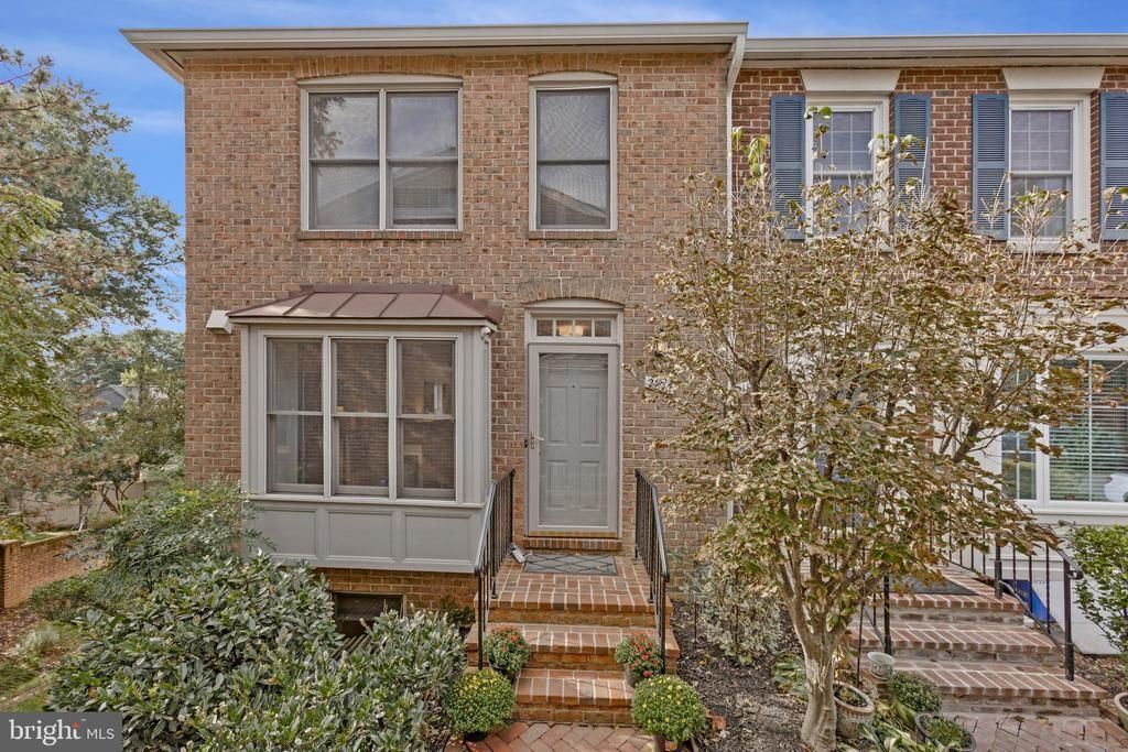 2105 N Tazewell Court, Arlington, VA 22207 Main Photo