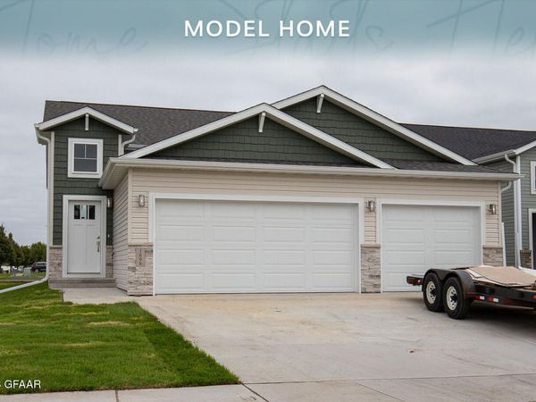1898 41ST Avenue S, Grand Forks, ND 58201