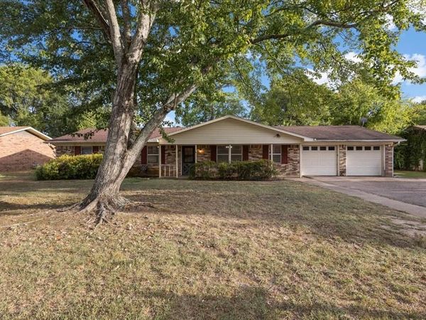 202 Sherwood Drive, Longview, TX 75605