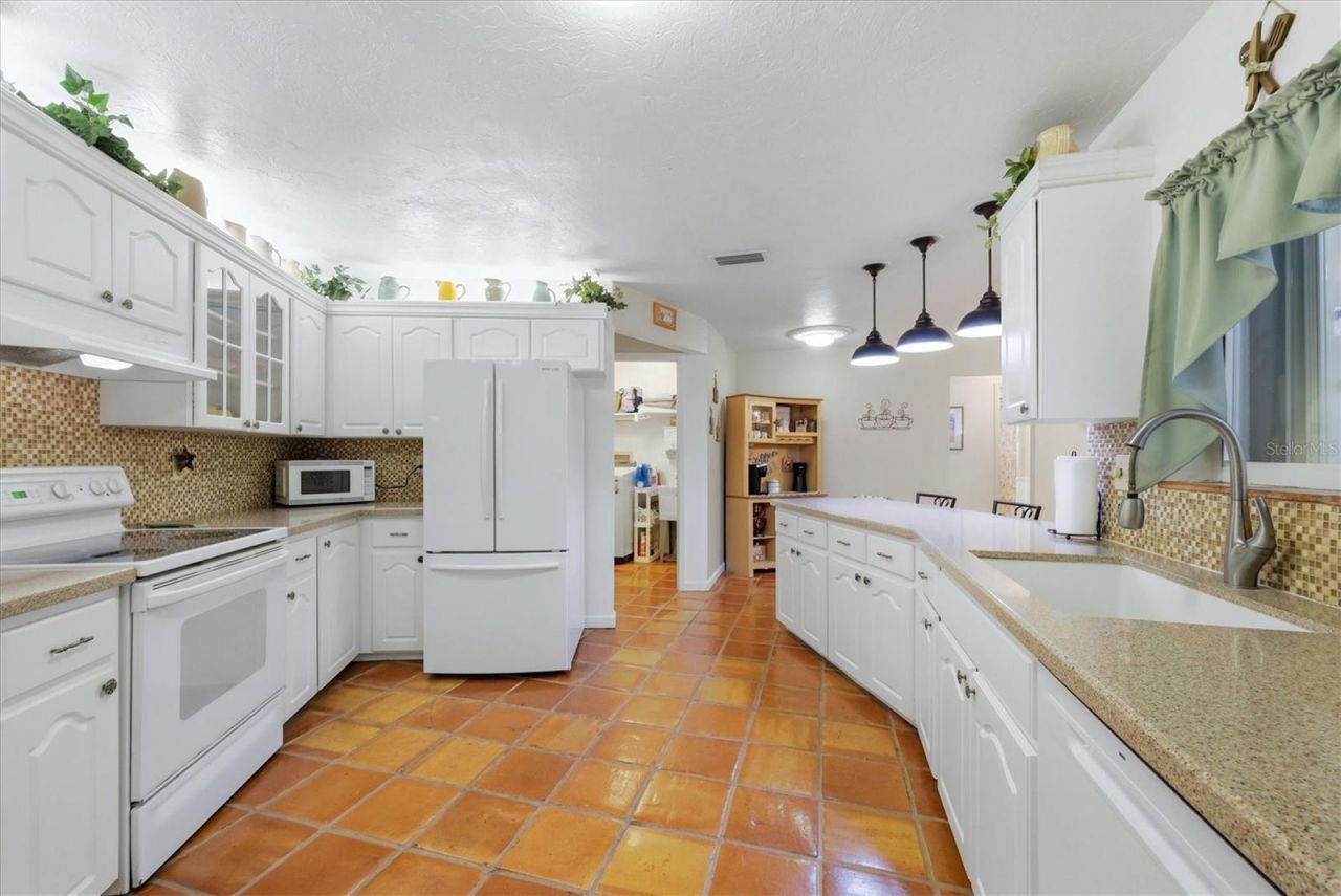7963 N Leewynn Drive, Sarasota, FL 34240 Photo