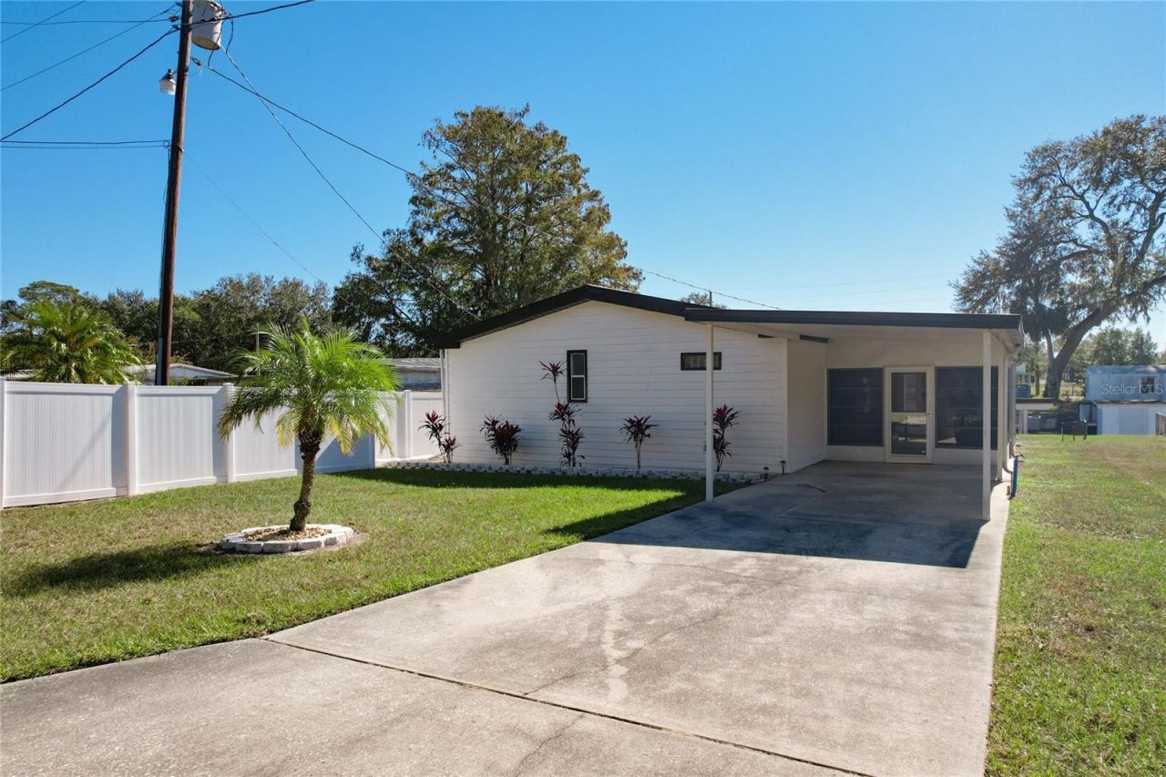 13426 Palm Drive , Astatula, FL 34705 Photo