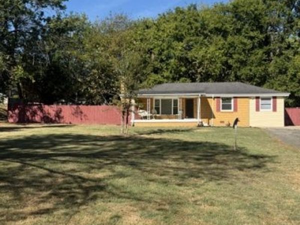 98 Curtiswood Dr, Hendersonville, TN 37075