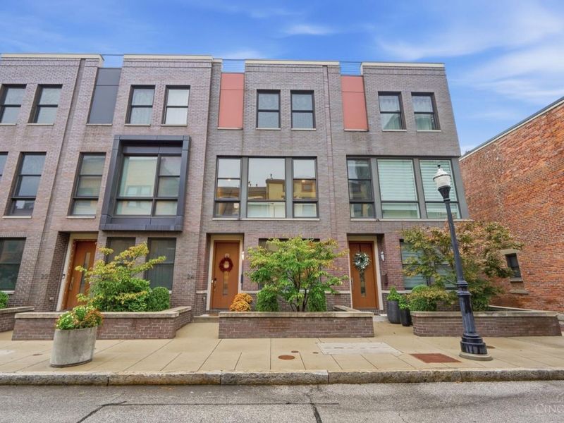 24 Mercer Street, Cincinnati, OH 45202 Photo 2