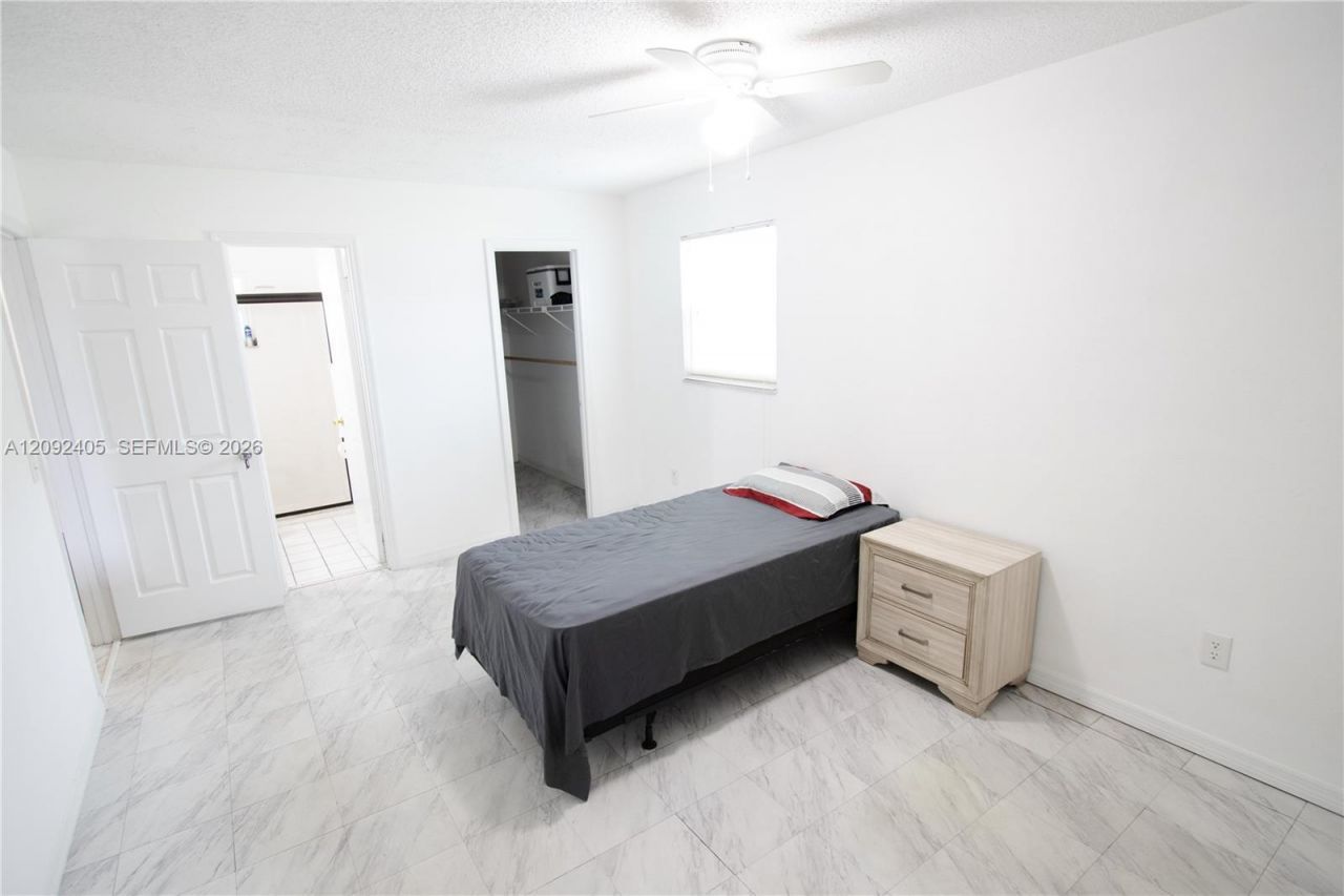 100 SE Eyerly Ave, Port Saint Lucie, FL 34983 Photo