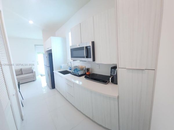 6611 NW 102nd Path , Doral, FL 33178