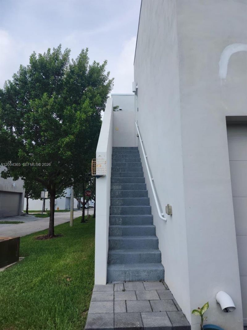 6611 NW 102nd Path, Doral, FL 33178 Photo