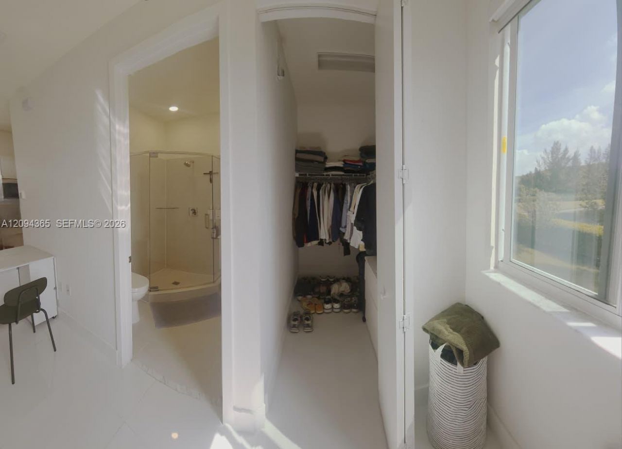 6611 NW 102nd Path, Doral, FL 33178 Photo