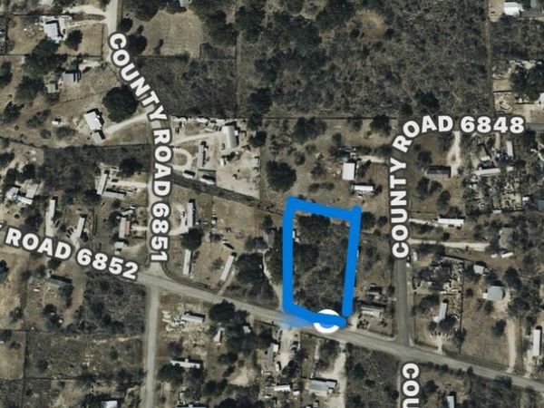 241 County Road 6852, Lytle, TX 78052