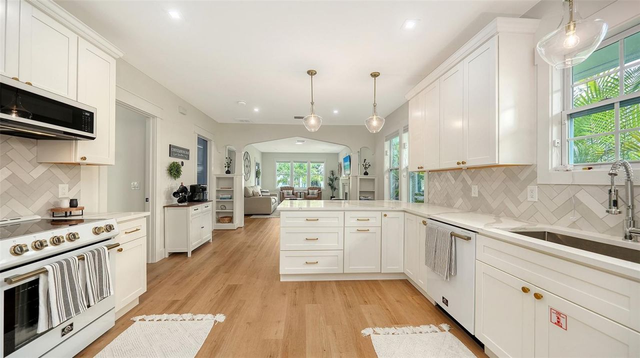 2546 Loma Linda Street , Sarasota, FL 34239 Photo