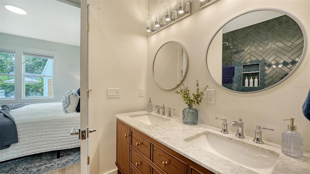 2546 Loma Linda Street , Sarasota, FL 34239 Photo