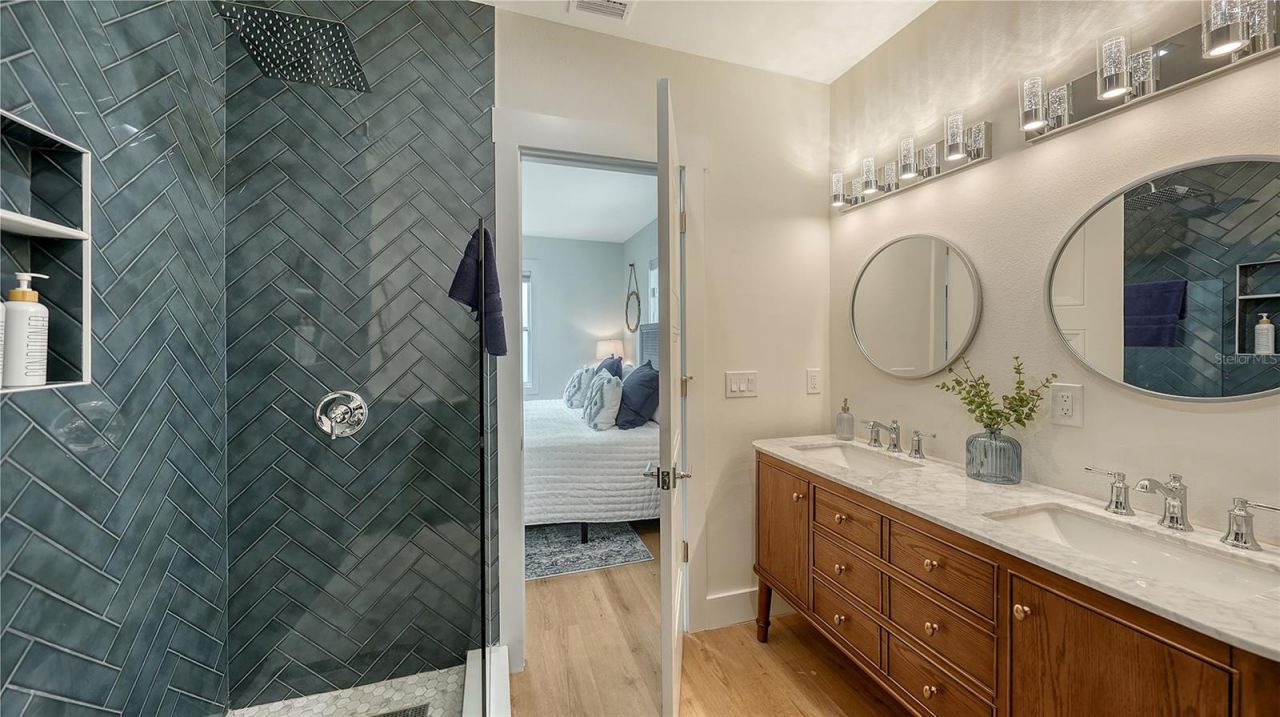 2546 Loma Linda Street , Sarasota, FL 34239 Photo