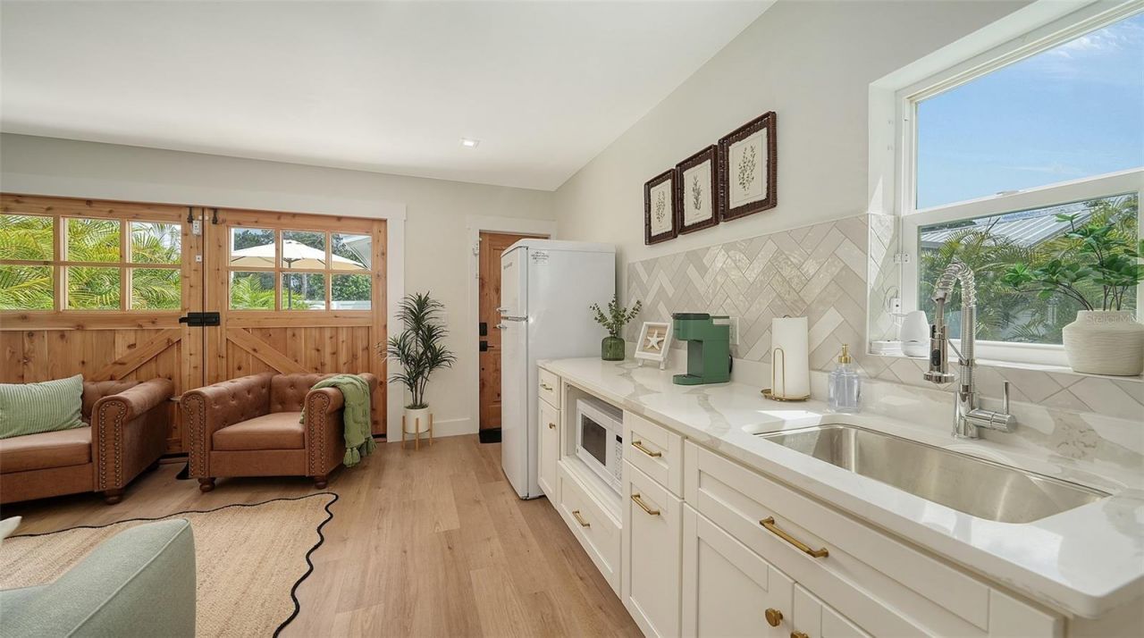 2546 Loma Linda Street , Sarasota, FL 34239 Photo