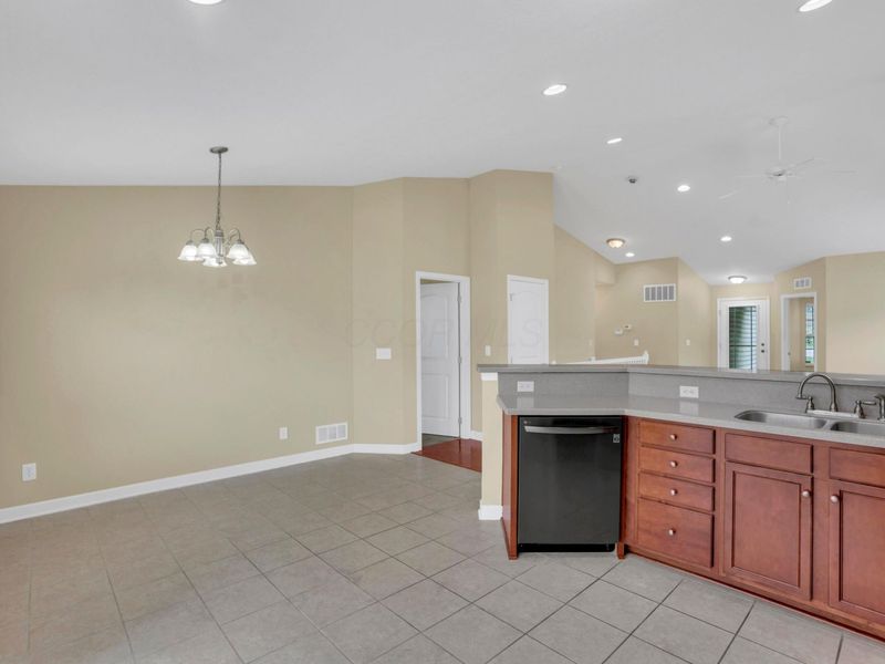 7672 Yonkers Drive, Unit 2001, Blacklick, OH 43004 Photo 18