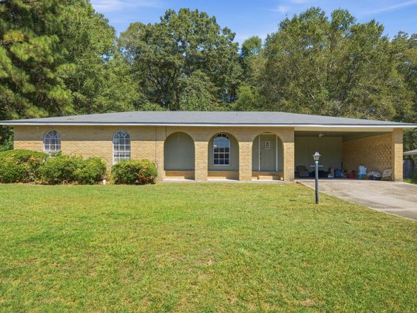 1207 Choctaw Trail, Columbia, MS 39429