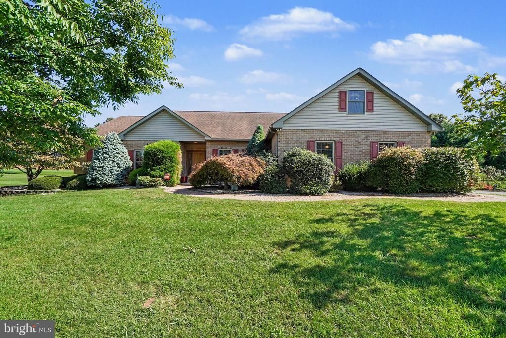 17 FOXWOOD DRIVE, MOHRSVILLE, PA 19541