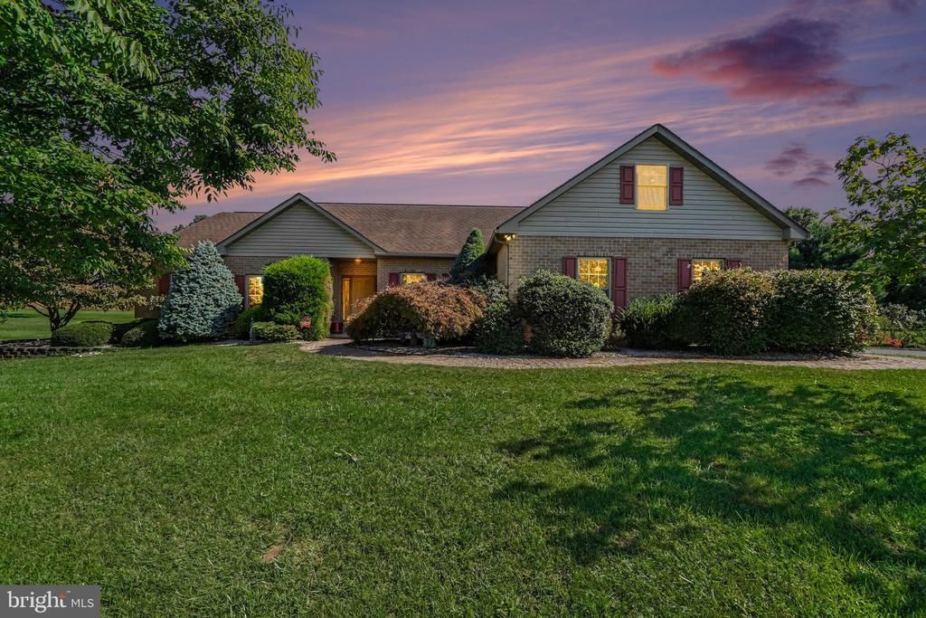 17 FOXWOOD DRIVE, MOHRSVILLE, PA 19541