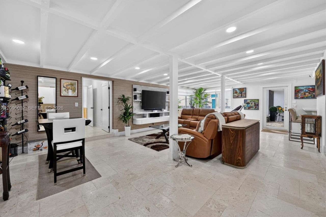 6750 SW 74th St , South Miami, FL 33143 Photo