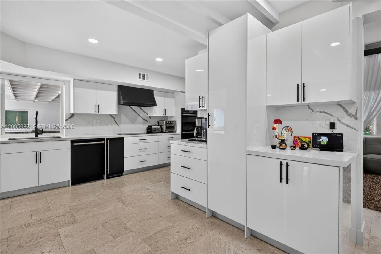 6750 SW 74th St , South Miami, FL 33143 Photo