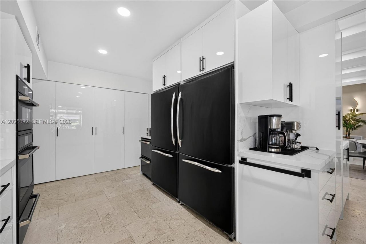 6750 SW 74th St , South Miami, FL 33143 Photo
