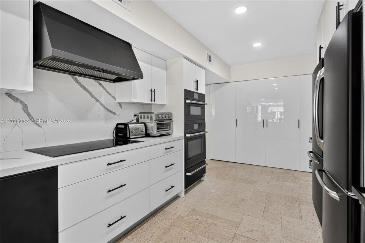 6750 SW 74th St , South Miami, FL 33143 Photo