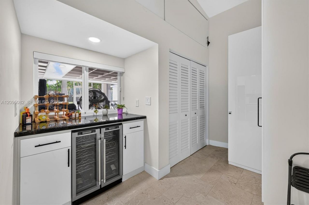 6750 SW 74th St , South Miami, FL 33143 Photo