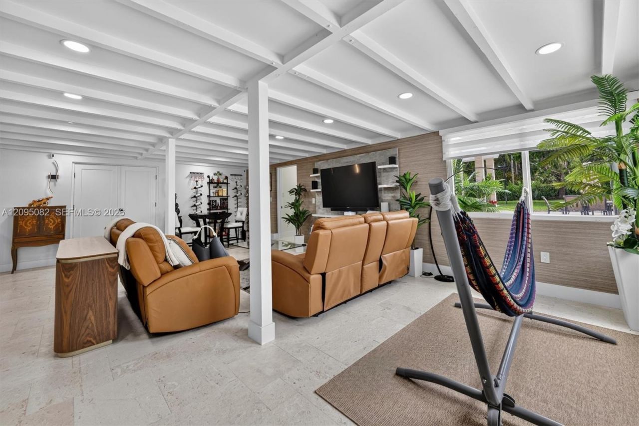 6750 SW 74th St , South Miami, FL 33143 Photo