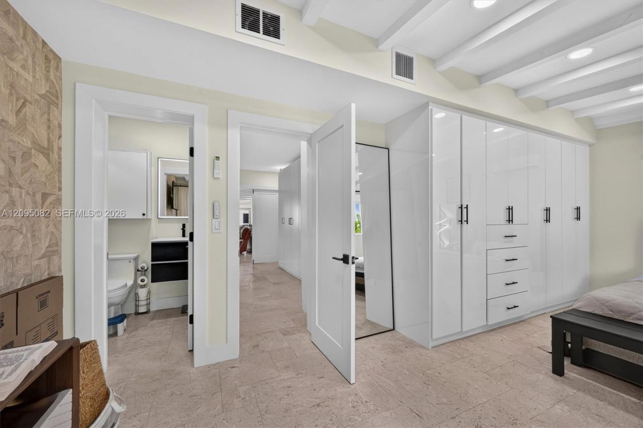 6750 SW 74th St , South Miami, FL 33143 Photo