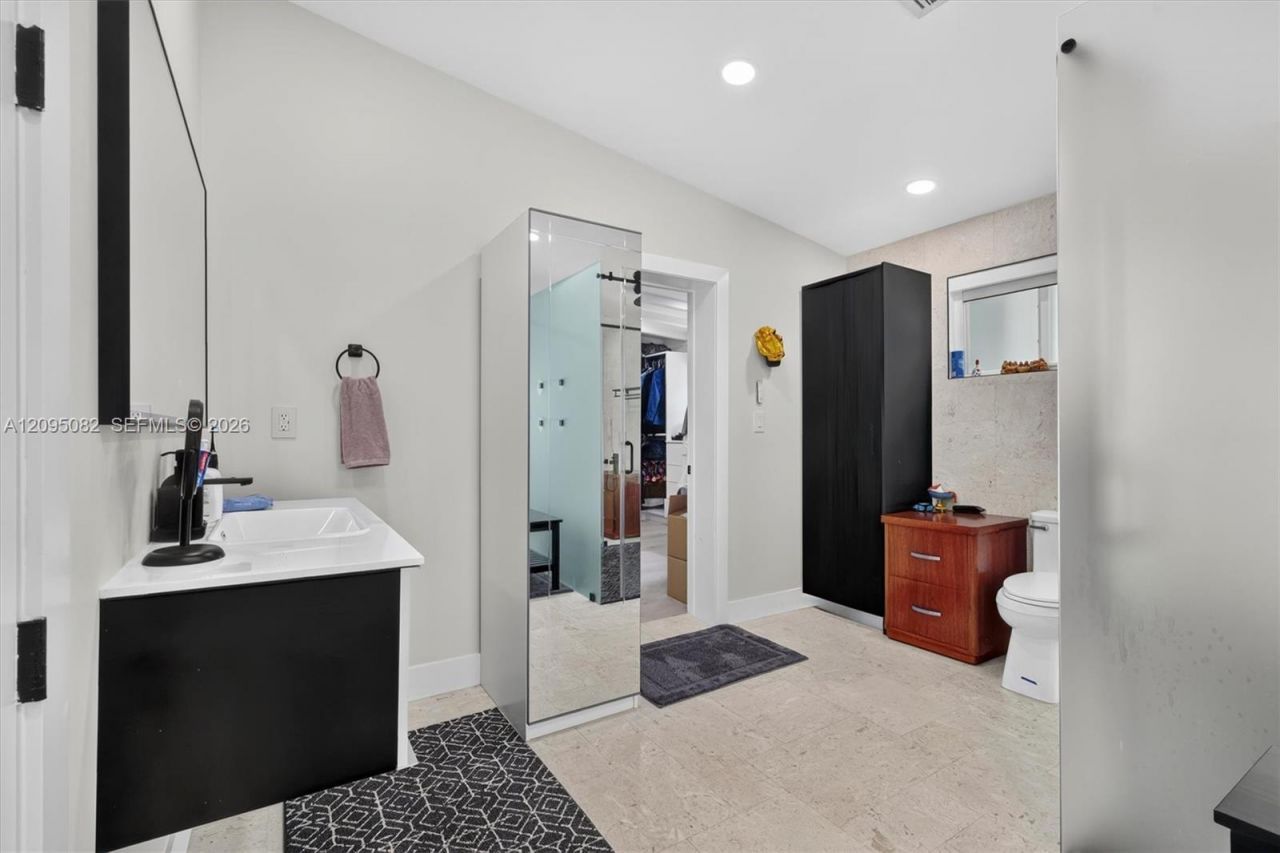 6750 SW 74th St , South Miami, FL 33143 Photo