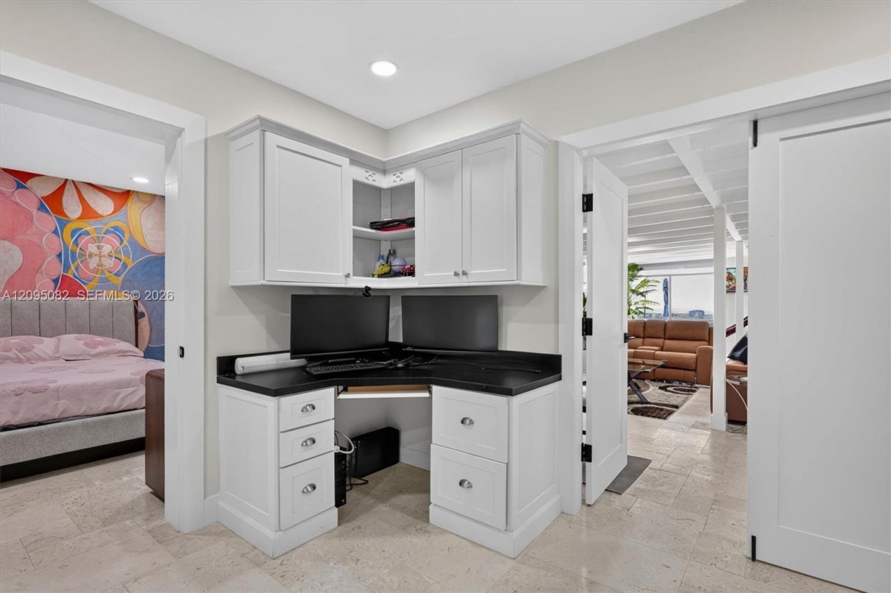 6750 SW 74th St , South Miami, FL 33143 Photo