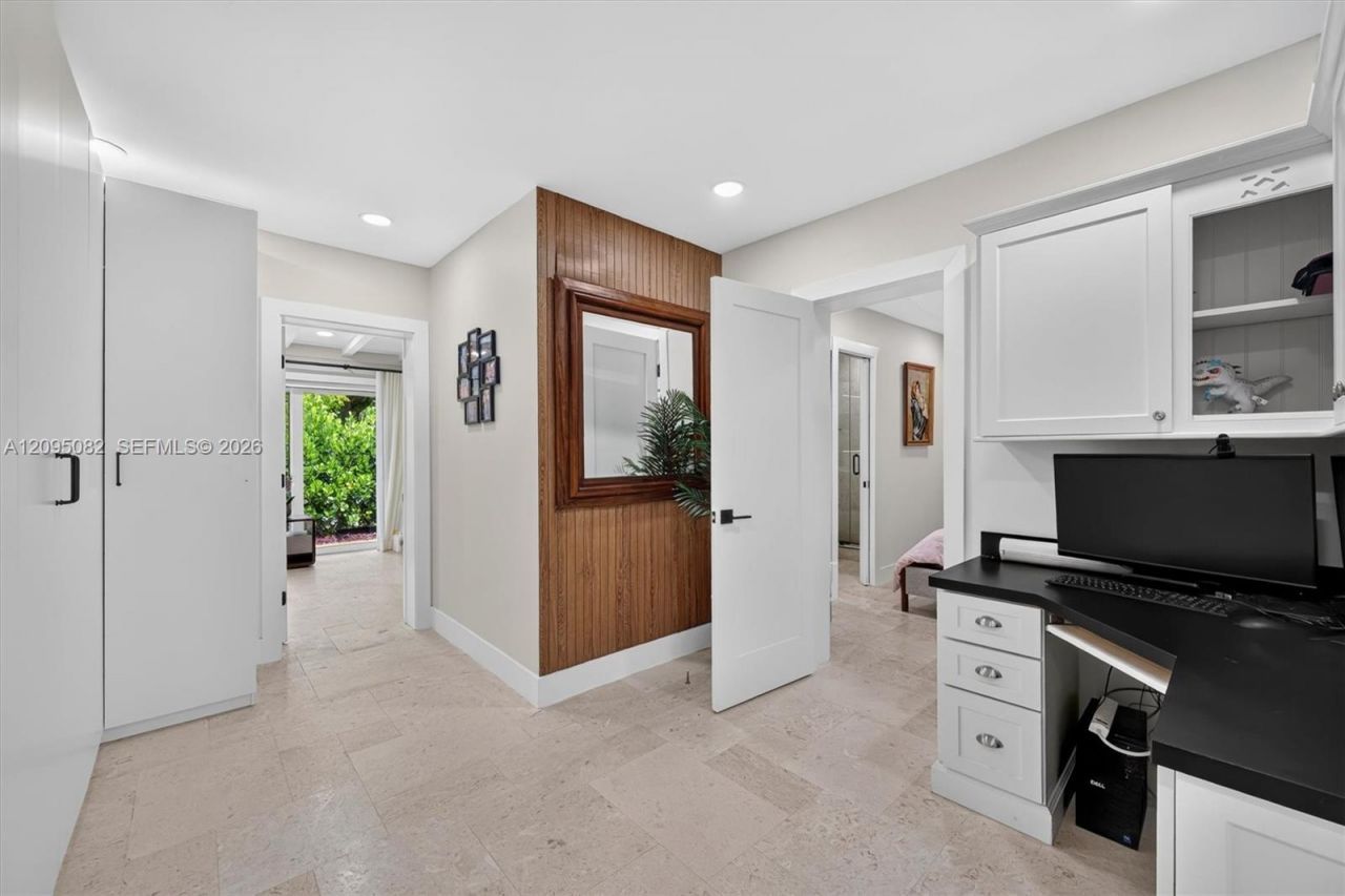 6750 SW 74th St , South Miami, FL 33143 Photo