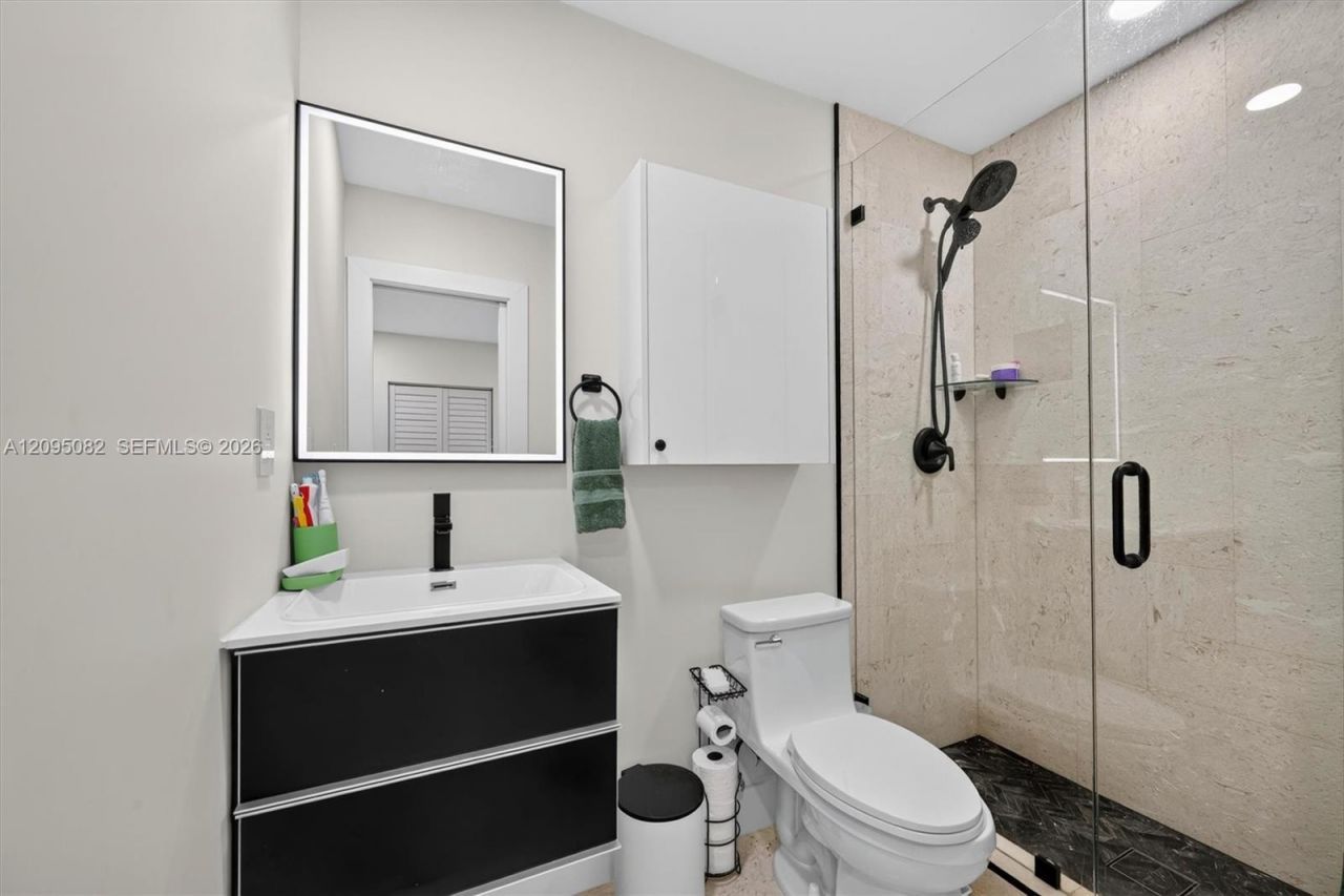 6750 SW 74th St , South Miami, FL 33143 Photo