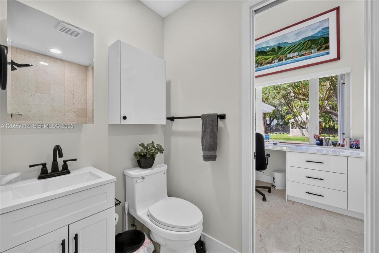6750 SW 74th St , South Miami, FL 33143 Photo