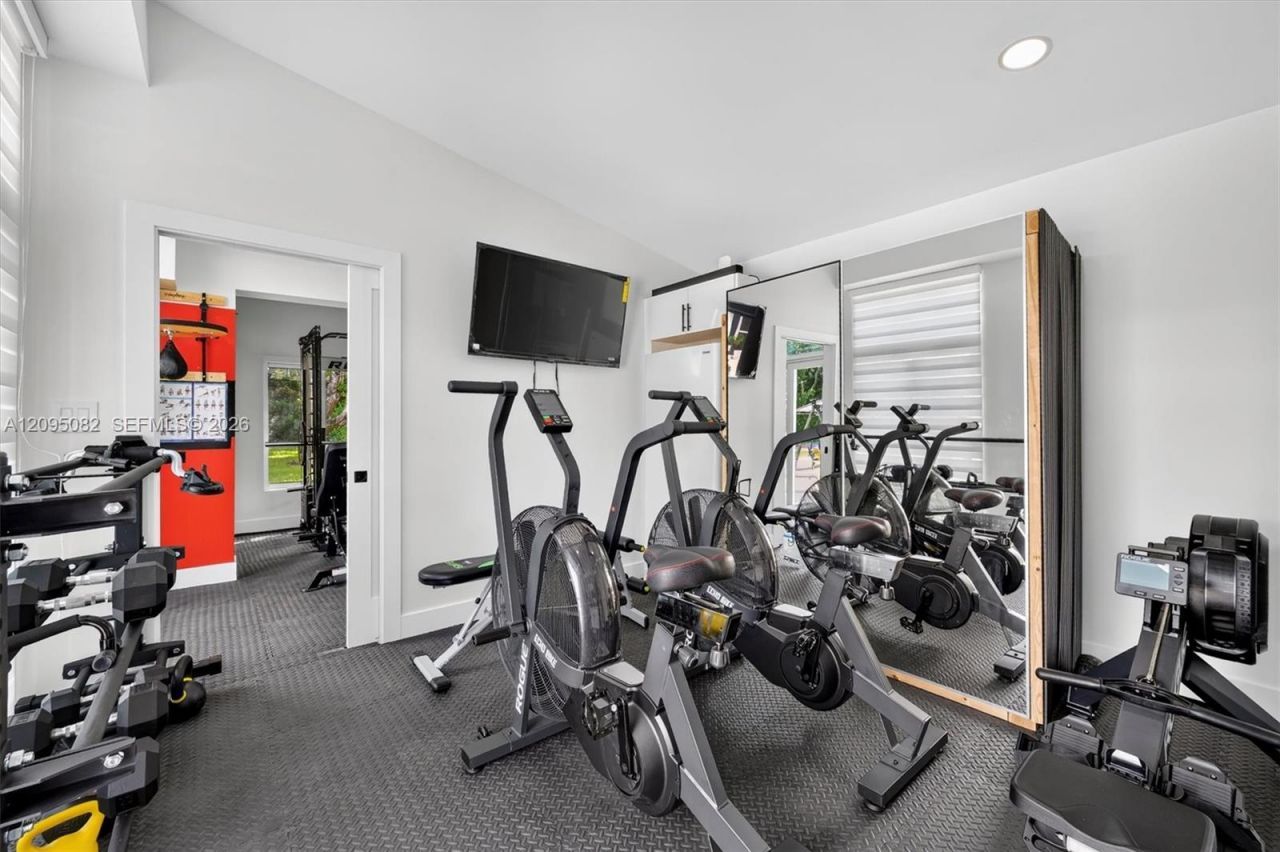 6750 SW 74th St , South Miami, FL 33143 Photo