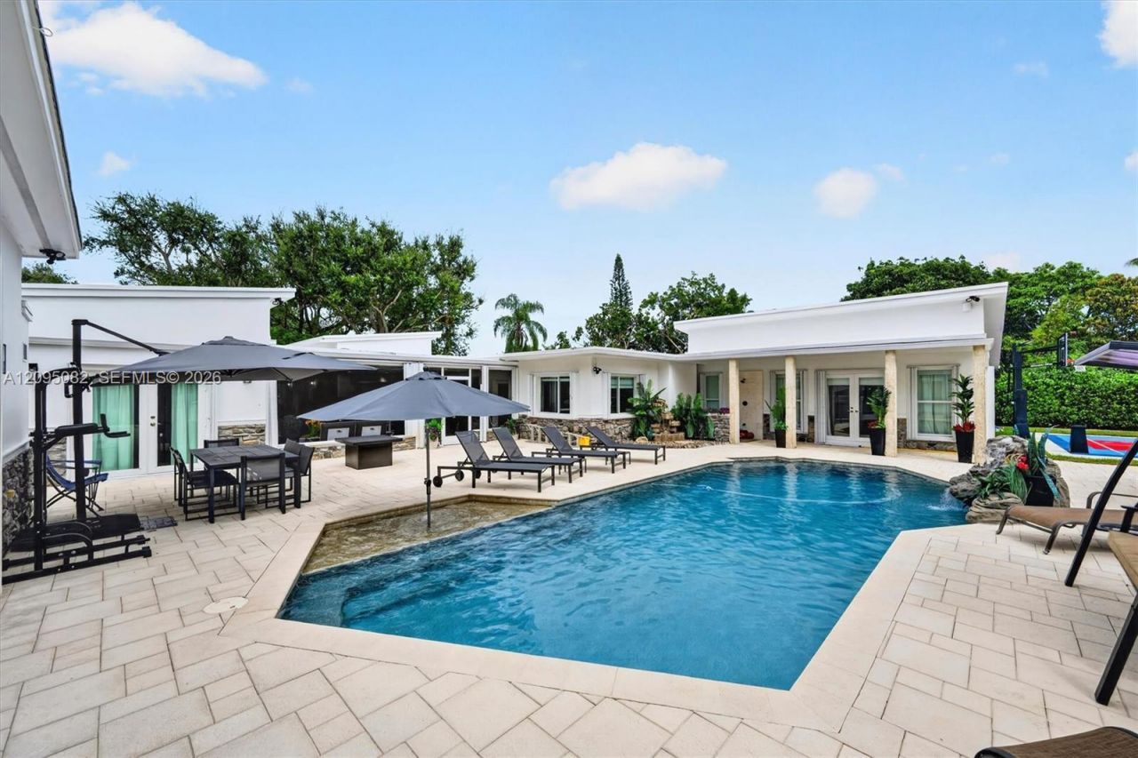 6750 SW 74th St , South Miami, FL 33143 Photo