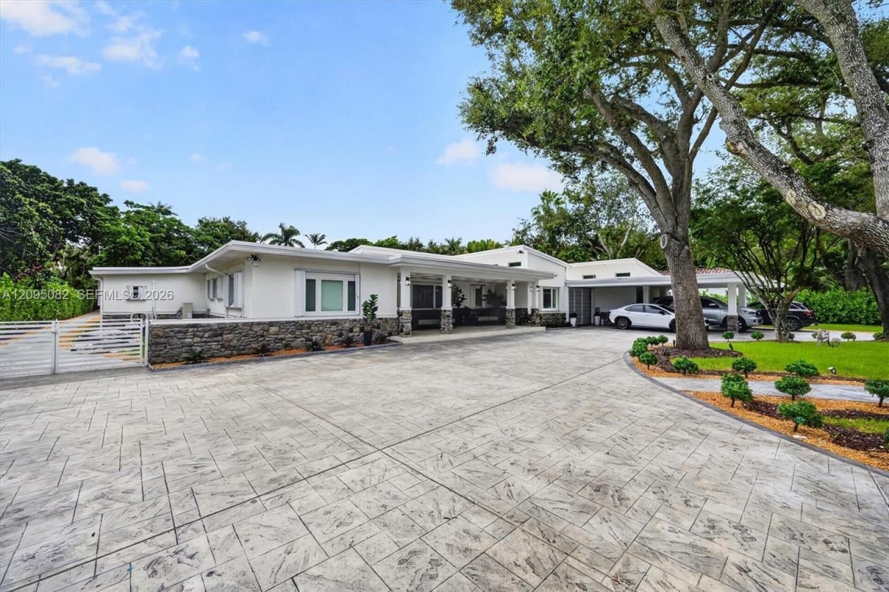 6750 SW 74th St , South Miami, FL 33143 Photo