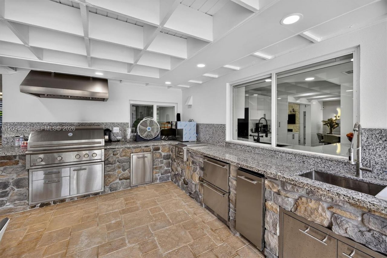 6750 SW 74th St , South Miami, FL 33143 Photo
