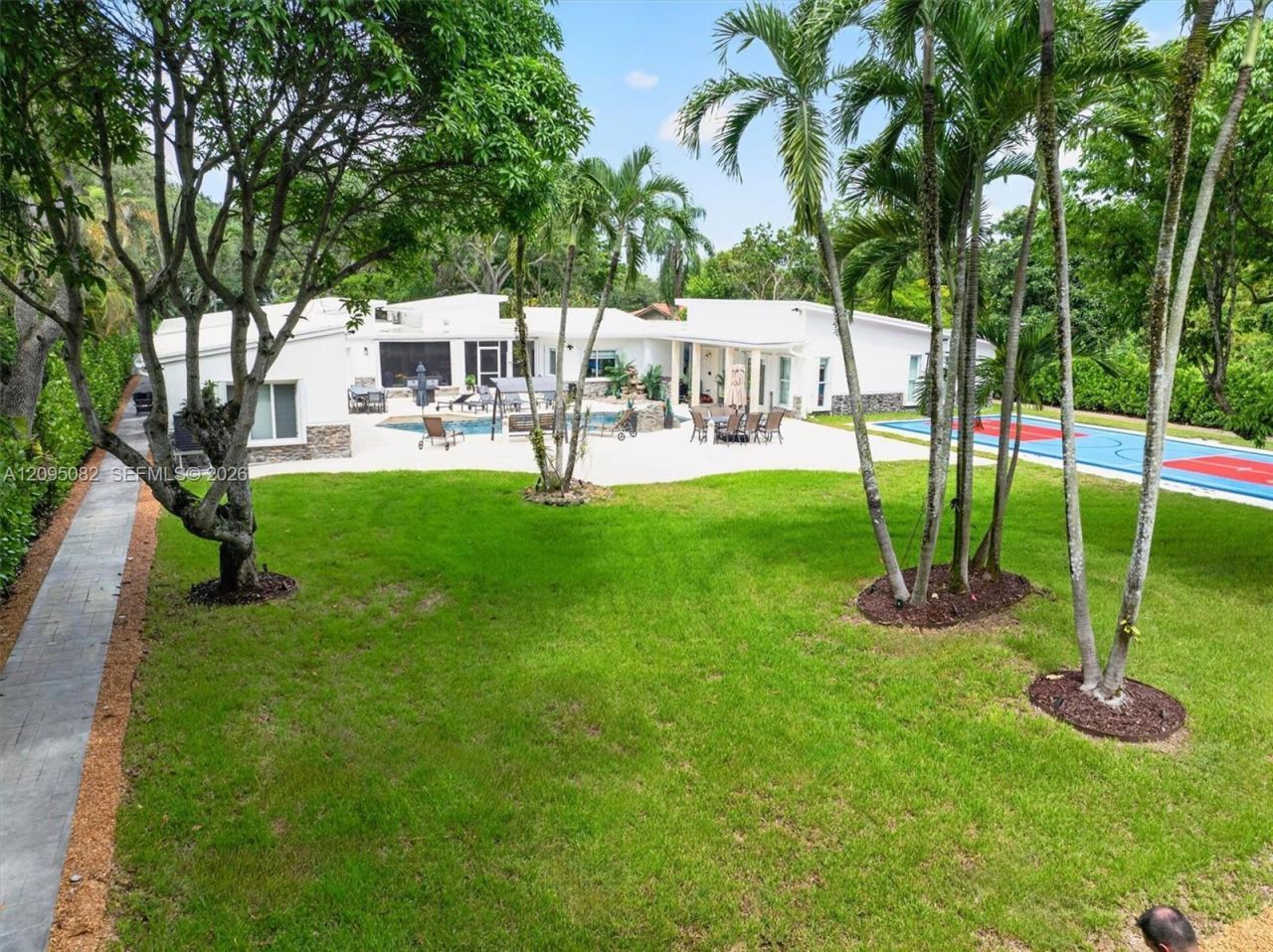 6750 SW 74th St , South Miami, FL 33143 Photo