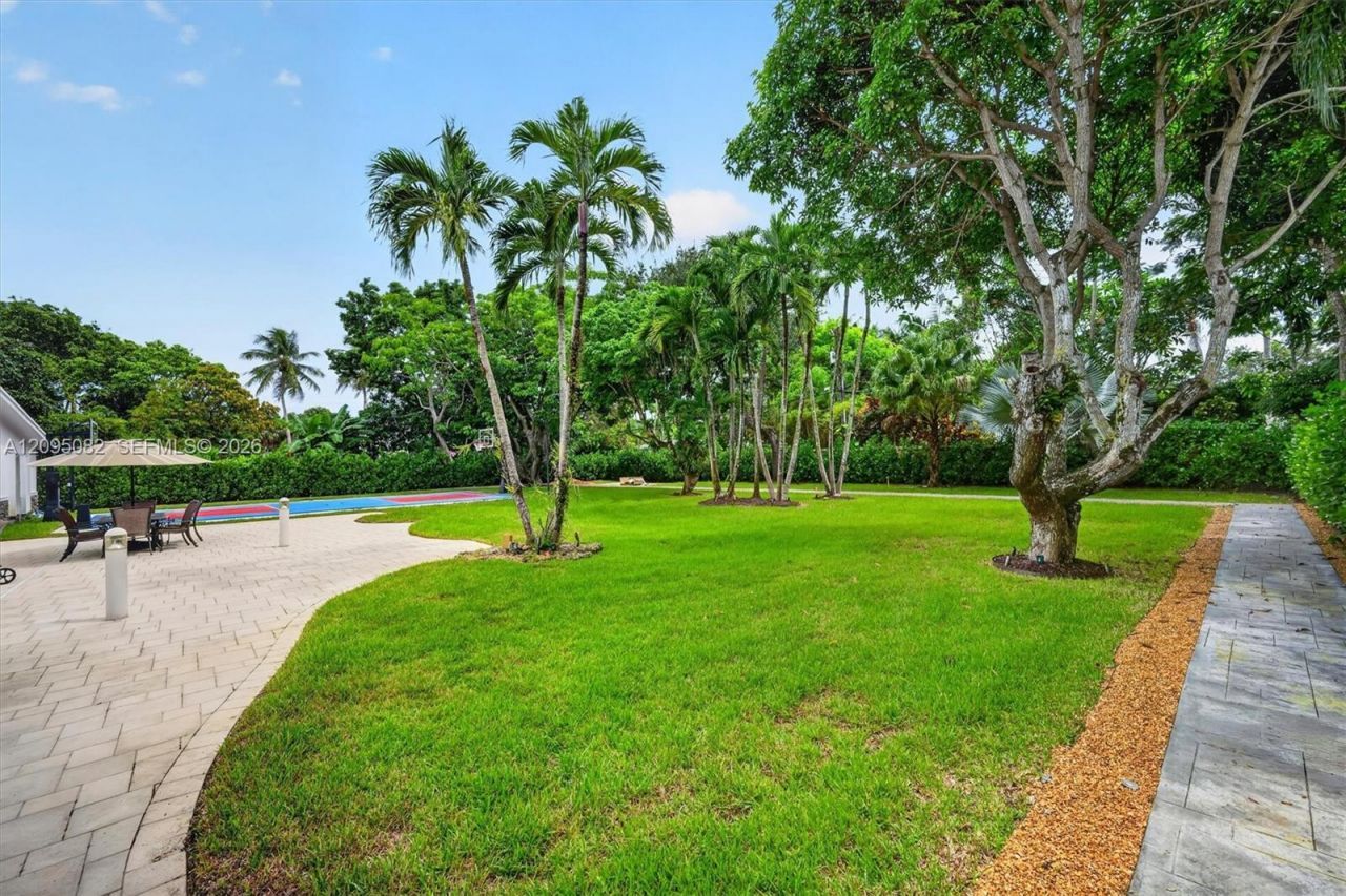 6750 SW 74th St , South Miami, FL 33143 Photo