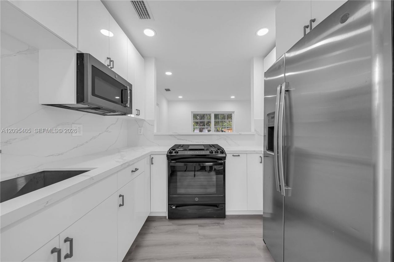 6351 NW 38th Ter, Virginia Gardens, FL 33166 Photo