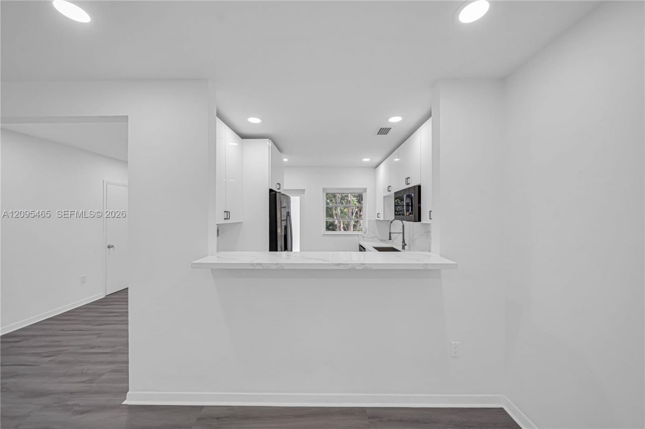 6351 NW 38th Ter, Virginia Gardens, FL 33166 Photo